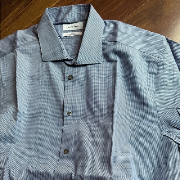 Calvin Klein Pinstripes Non Iron Button Down Dress Shirt Size 16 1/2 32-33 - Picture 1 of 10